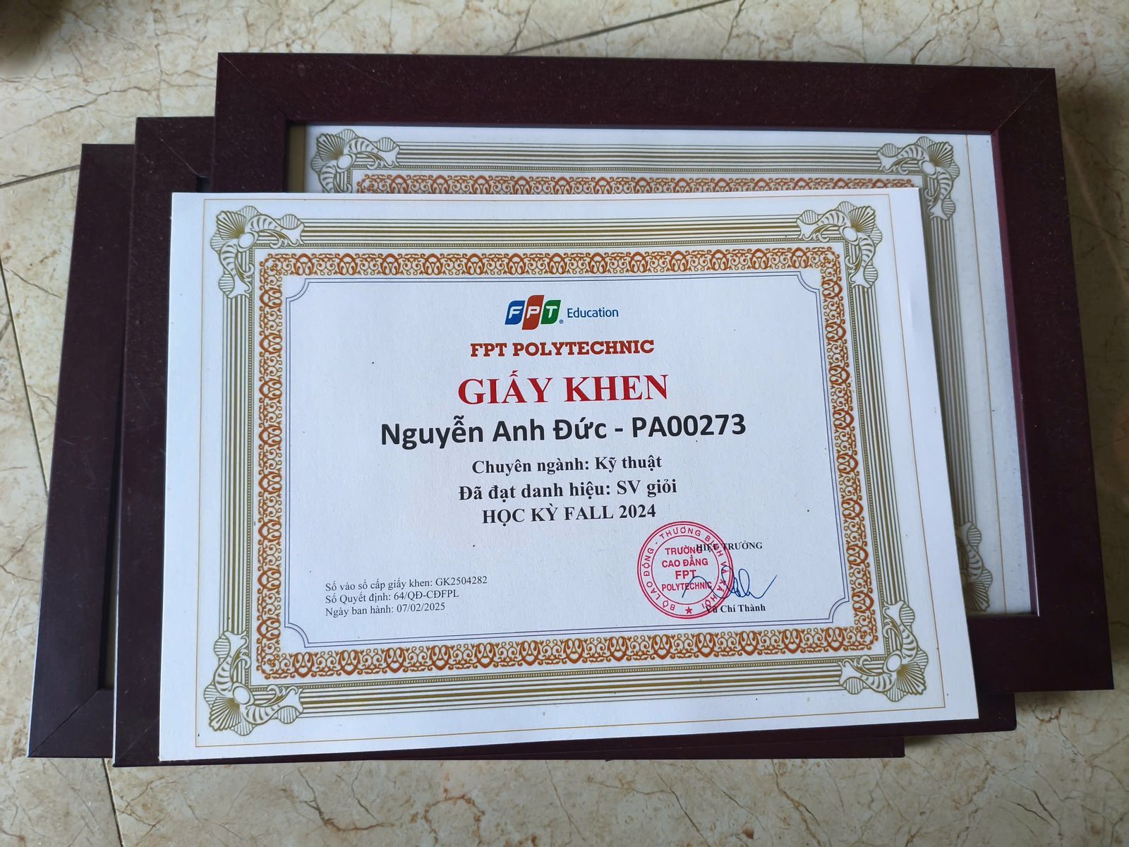 Bằng khen giỏi và xuất sắc 6 kỳ